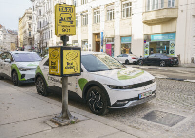 eTAXI AUSTRIA war das Leitprojekt für automatisierte Elektromobilität, das mit Matrix Charging erstmals serienreifes und vollautomatisches Laden an Taxistandplätzen realisiert.